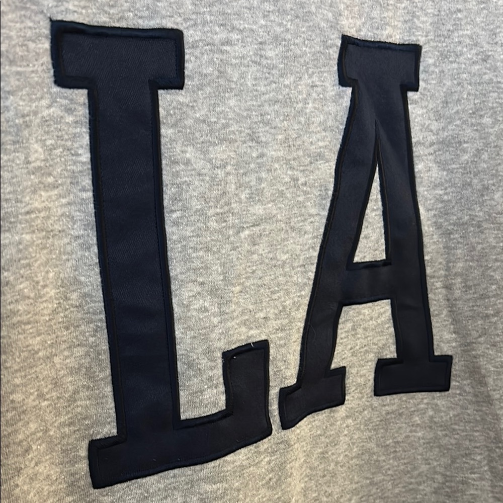 April Kiss LA Crewneck Cozy Sweatshirt Medium Unisex Los Angeles - Picture 2 of 7